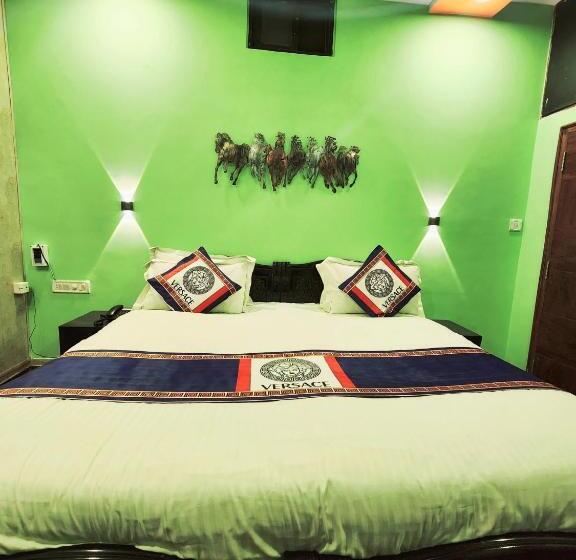 غرفة قياسية مزوَّدة بتراس, Shaleen Elegance Homestay Nakki Lake 400 Meters