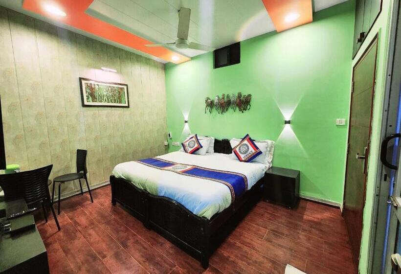 غرفة قياسية مزوَّدة بتراس, Shaleen Elegance Homestay Nakki Lake 400 Meters