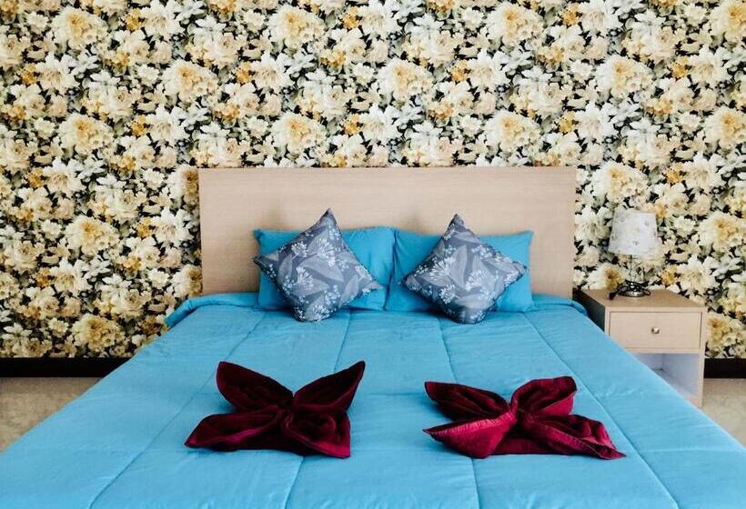 带大床的豪华间, Thani Residence