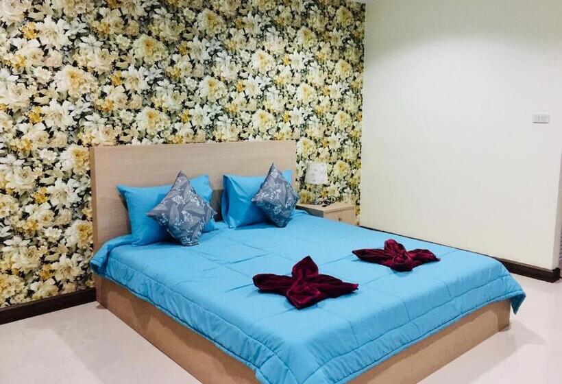 带大床的豪华间, Thani Residence