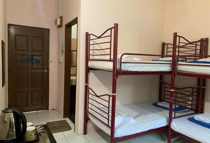 Standard Neljän Hengen Huone, Rtms Guesthouse Semporna