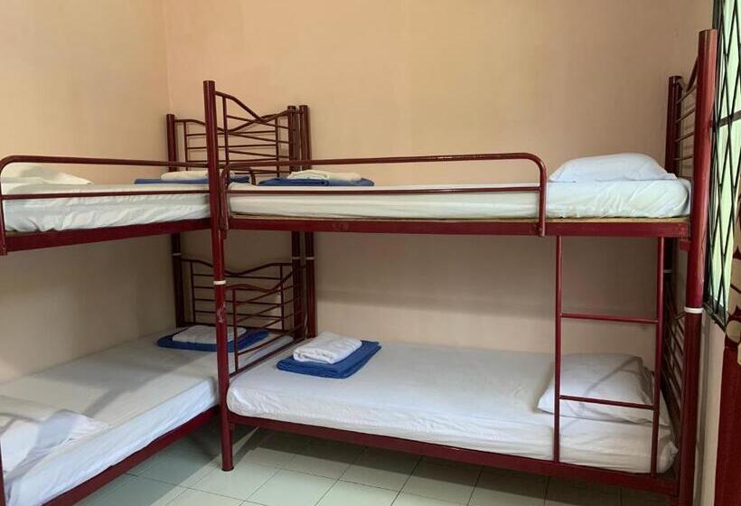 Standard Neljän Hengen Huone, Rtms Guesthouse Semporna