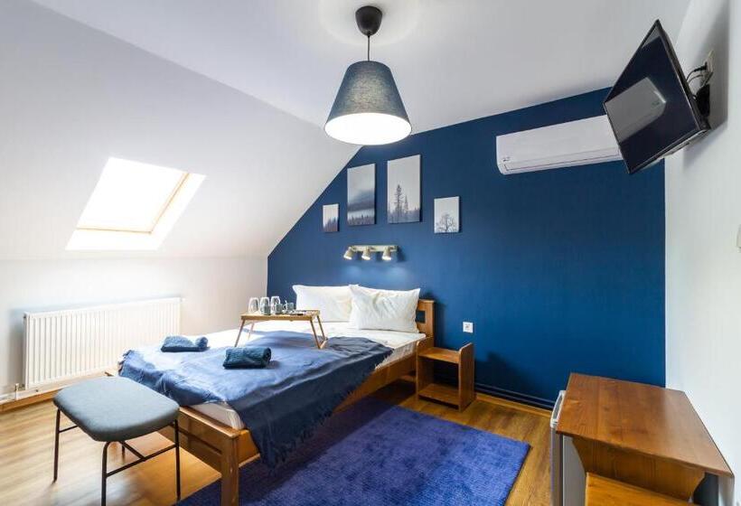 Quarto Triplo Deluxe, Airport Károly Centrál