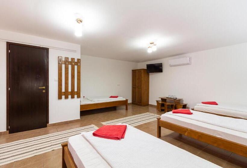 Fyrbädds Superiorrum, Airport Károly Centrál