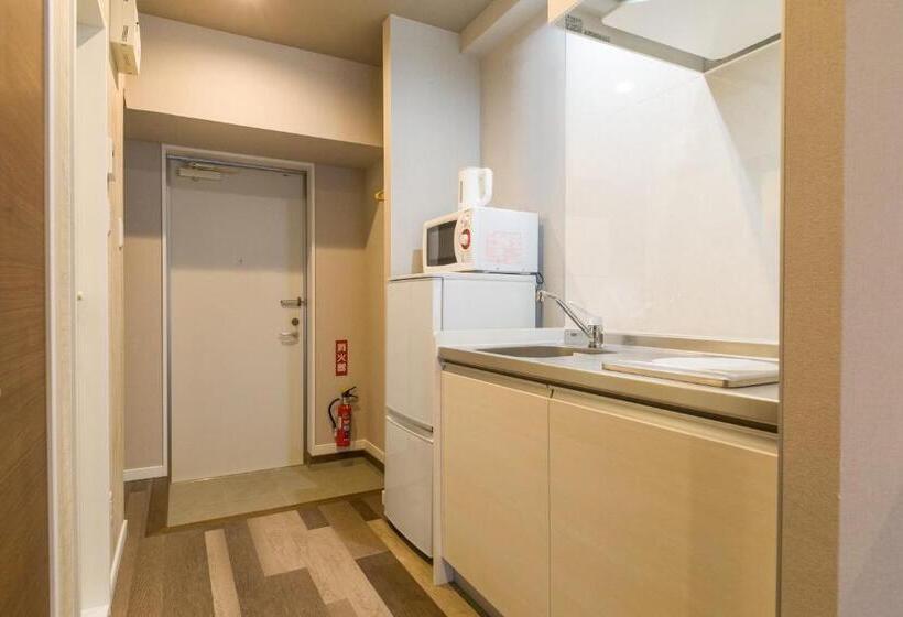 Quarto Estandar, Mr.kinjo In Nishizaki