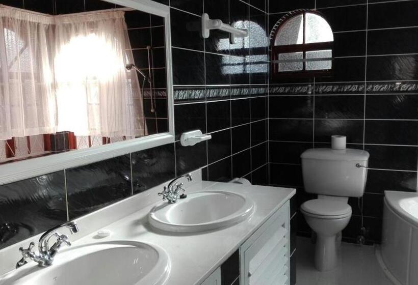 חדר דלוקס, Versailles B And B