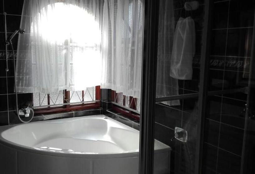 Номер Deluxe, Versailles B And B