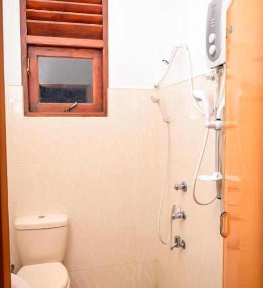 חדר משפחתי, Vishmee Holiday Inn