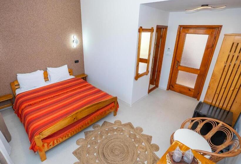 חדר משפחתי, Casa Nikita