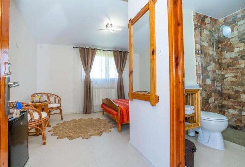 اتاق خانوادگی, Casa Nikita