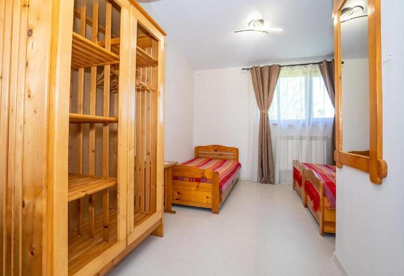 اتاق راحتی سه تخته, Casa Nikita