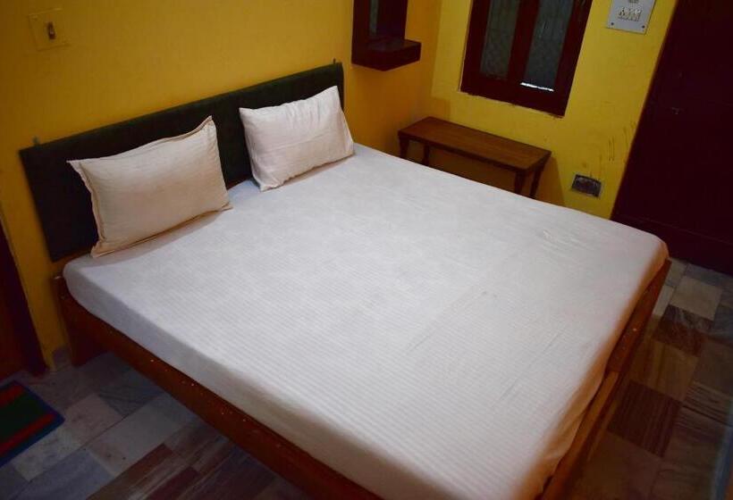 غرفة ديلوكس, Sandhya Guest House Varanasi Near Ganga River