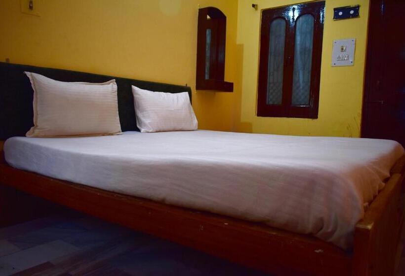 غرفة ديلوكس, Sandhya Guest House Varanasi Near Ganga River