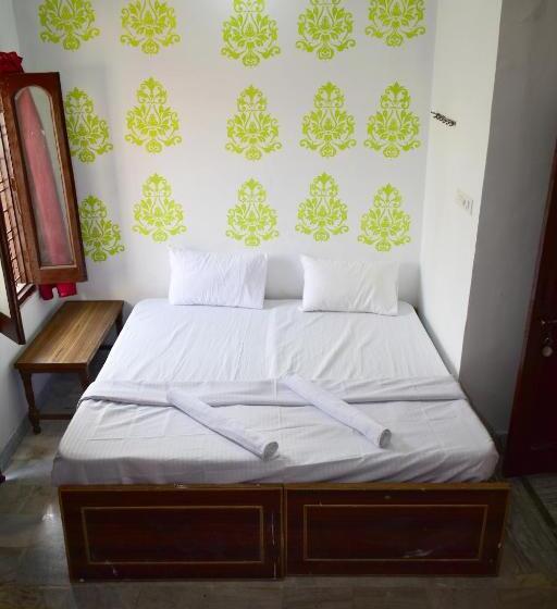 غرفة ديلوكس, Sandhya Guest House Varanasi Near Ganga River