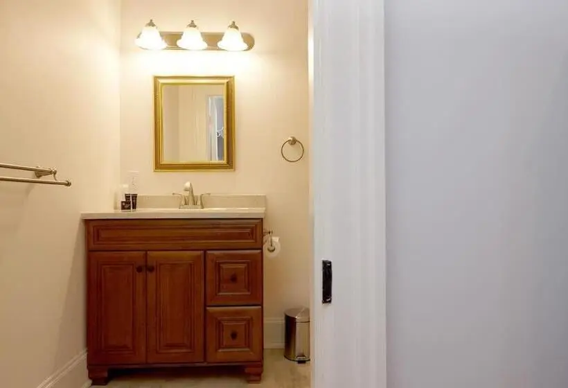 スイート, Cheltenham Suites