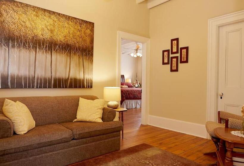 Люкс, Cheltenham Suites