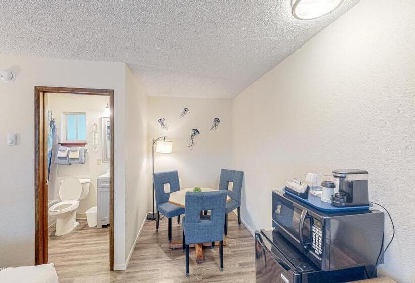 إستوديو ديلوكس, Lamplighter Inn