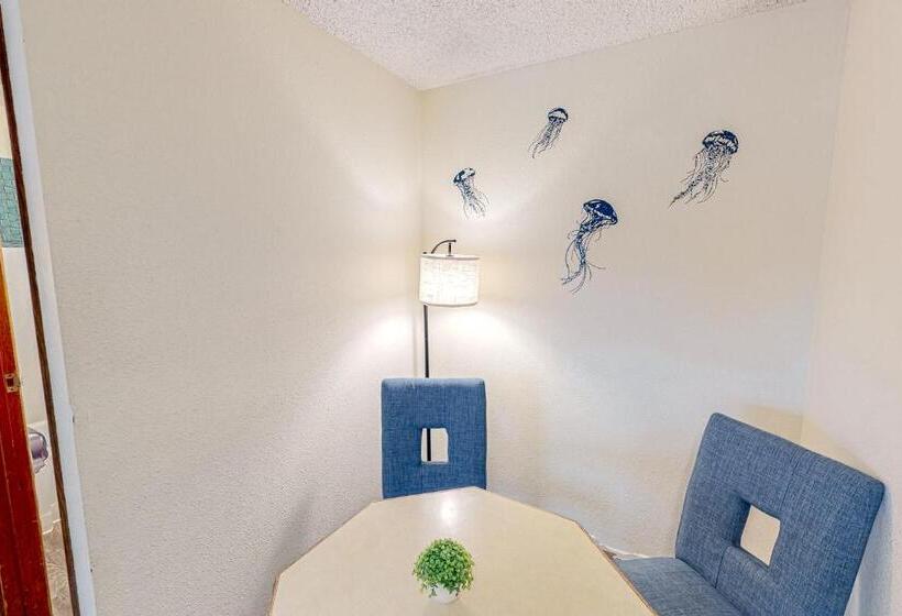 إستوديو ديلوكس, Lamplighter Inn