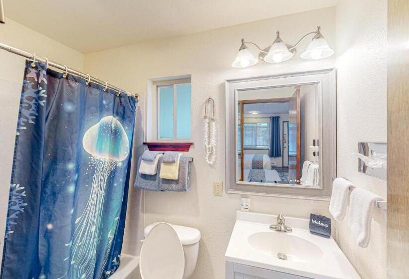 إستوديو ديلوكس, Lamplighter Inn