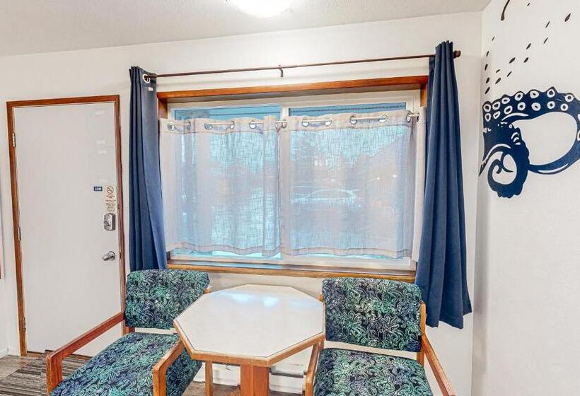 إستوديو سوبيريور, Lamplighter Inn