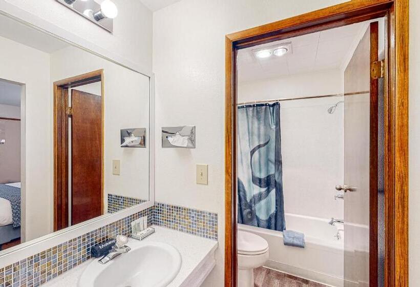 إستوديو سوبيريور, Lamplighter Inn