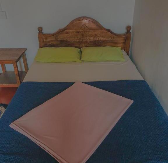 Chambre Familiale, Rosenka Haputhale