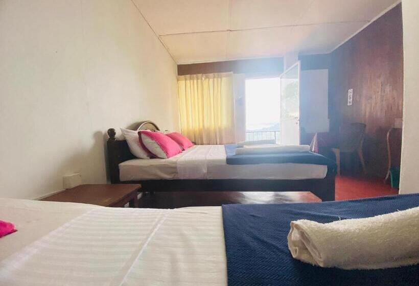 Quarto Triplo Deluxe, Rosenka Haputhale