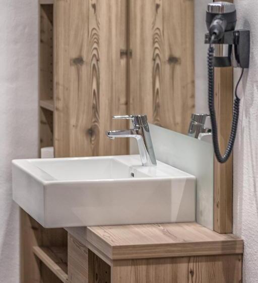 דירת חדר, Klampfererhof