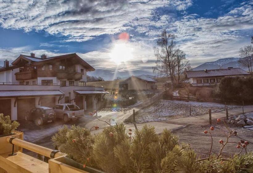 דירת חדר, Klampfererhof