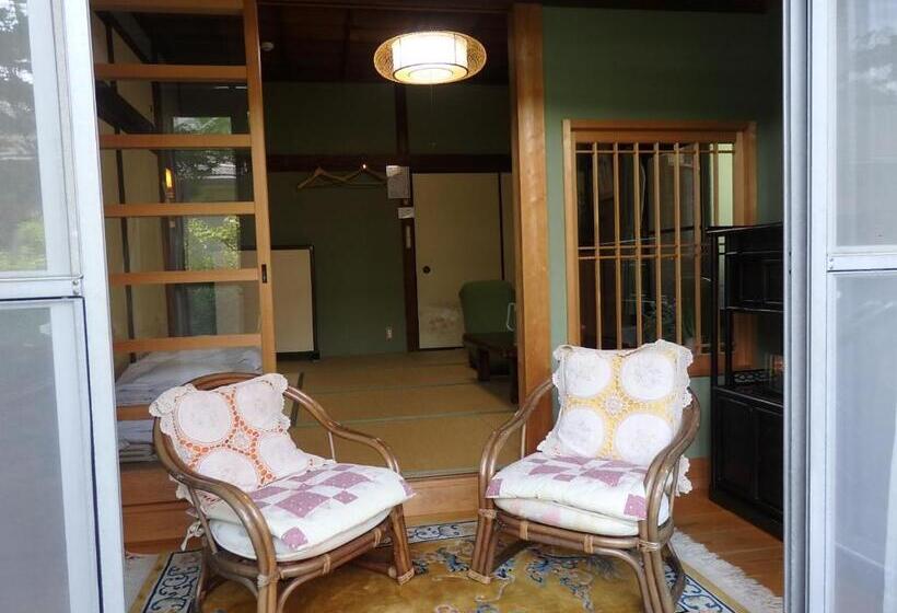 バスルーム共有のトリプルスタンダード, Guesthouse Tamura
