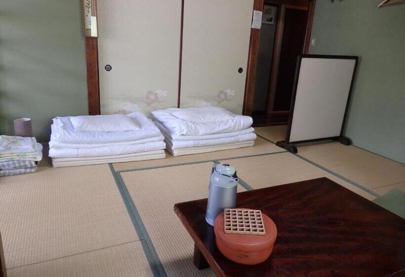 バスルーム共有のトリプルスタンダード, Guesthouse Tamura