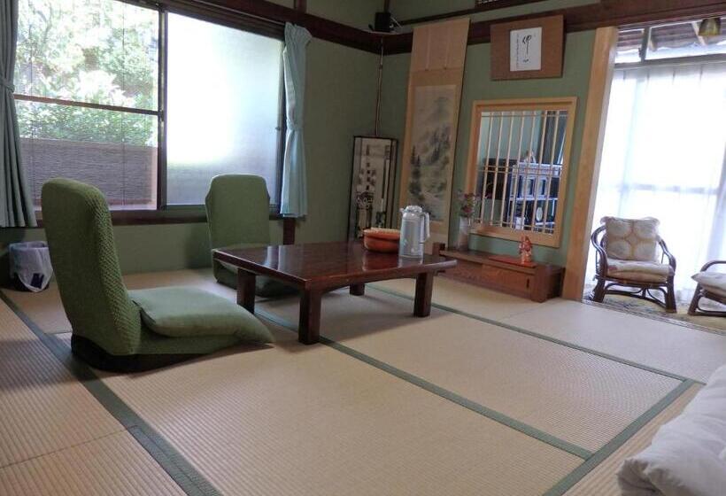 バスルーム共有のトリプルスタンダード, Guesthouse Tamura