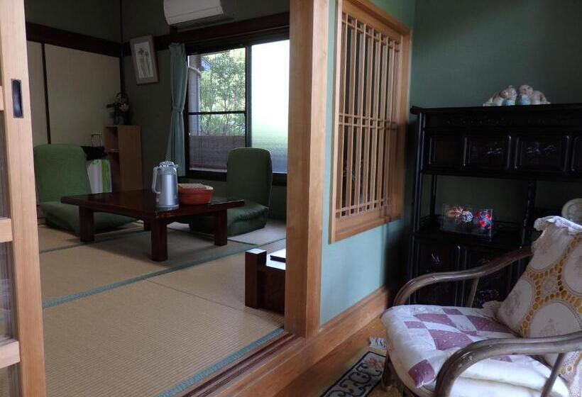 バスルーム共有のトリプルスタンダード, Guesthouse Tamura