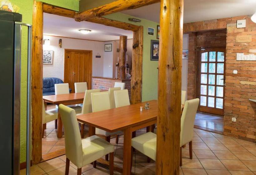 Standard Trippelrum med Balkong, Owlcastle Bagolyvár