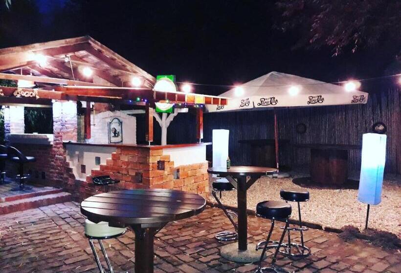 Standard Trippelrum med Balkong, Owlcastle Bagolyvár