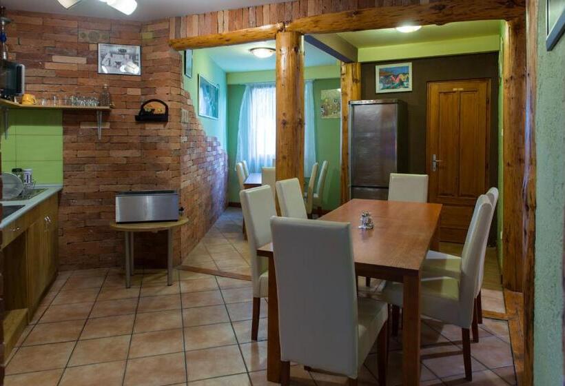 1 Sovrums Villa Trädgårdsutsikt, Owlcastle Bagolyvár