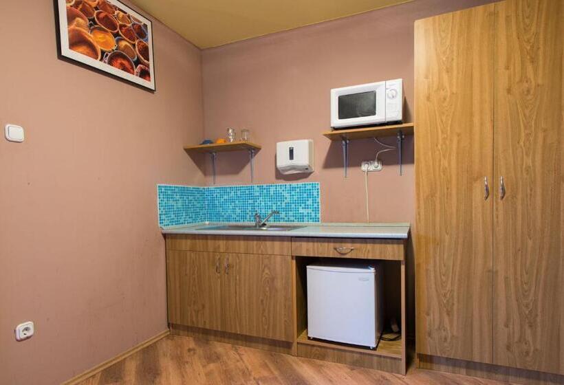 Standard Trippelrum med Balkong, Owlcastle Bagolyvár