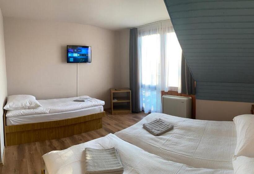 Standard Trippelrum, Owlcastle Bagolyvár