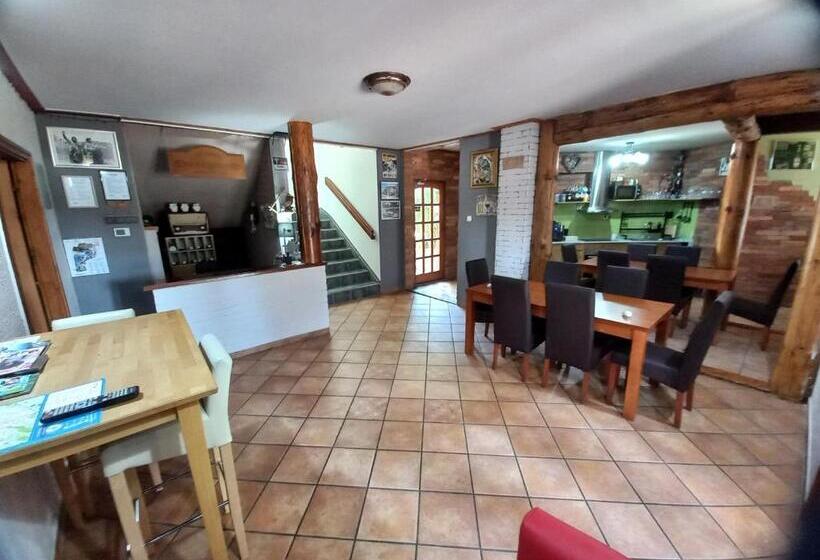 1 Sovrums Villa Trädgårdsutsikt, Owlcastle Bagolyvár