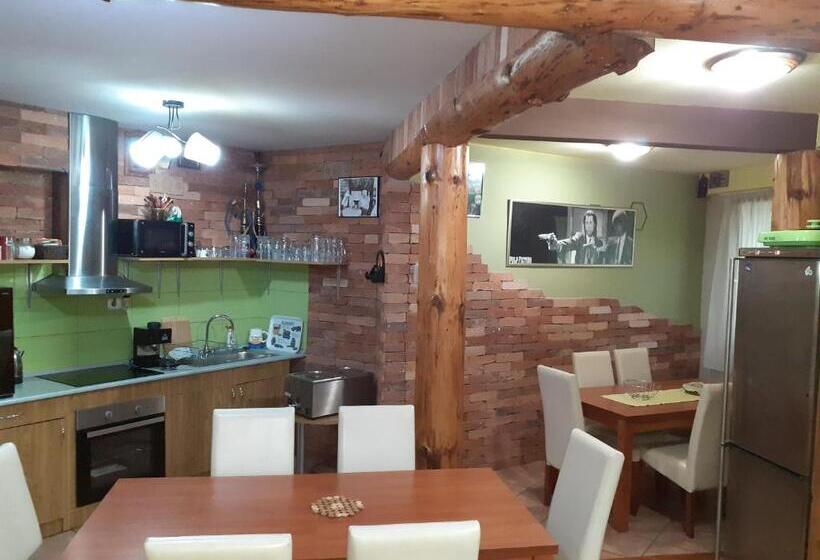 1 Sovrums Villa Trädgårdsutsikt, Owlcastle Bagolyvár