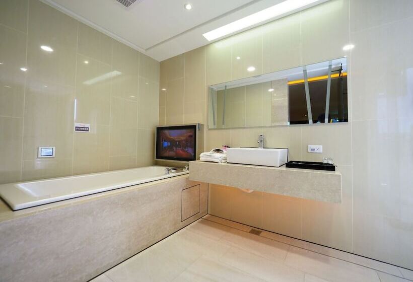 Habitació Quàdruple Deluxe, 薇風情汽車旅館 鳳山館