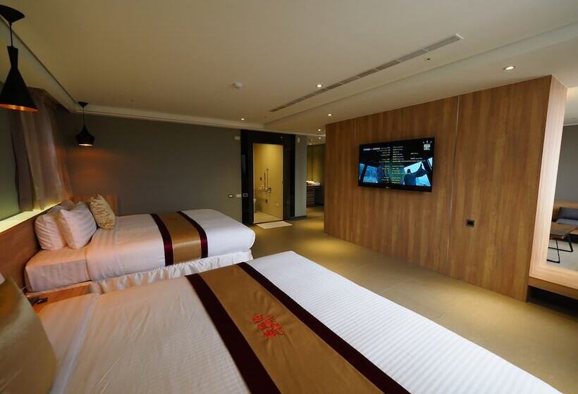 Habitació Quàdruple Deluxe, 薇風情汽車旅館 鳳山館