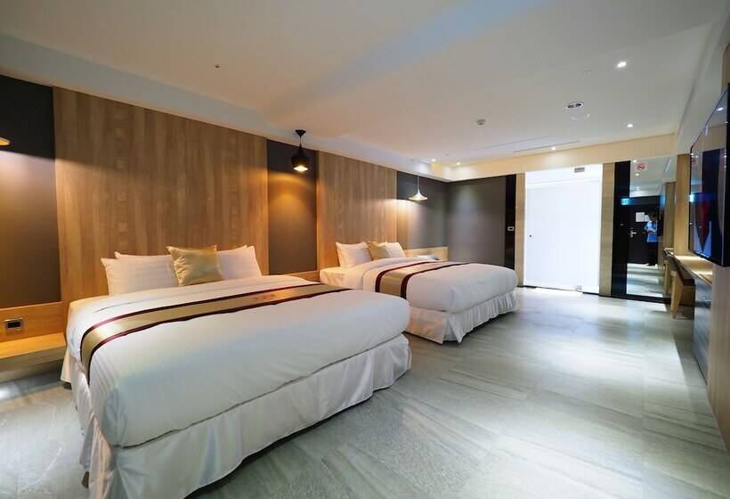 Habitació Quàdruple Deluxe, 薇風情汽車旅館 鳳山館