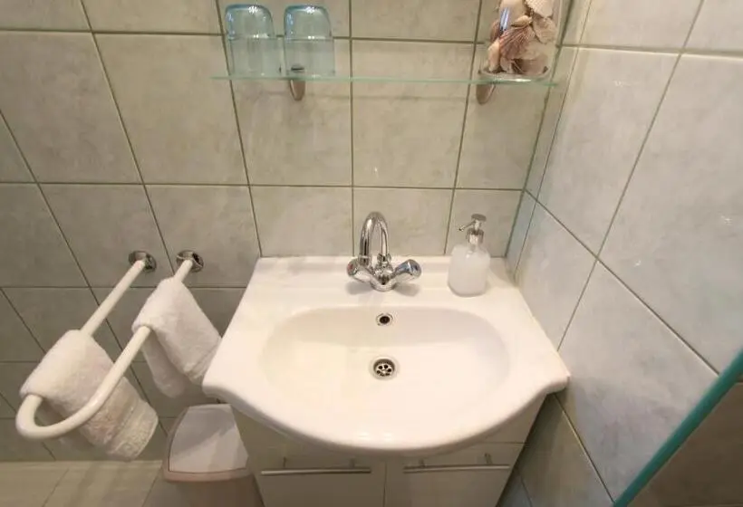 Standard-huone Järvinäkymä, Sorompó Vendégház
