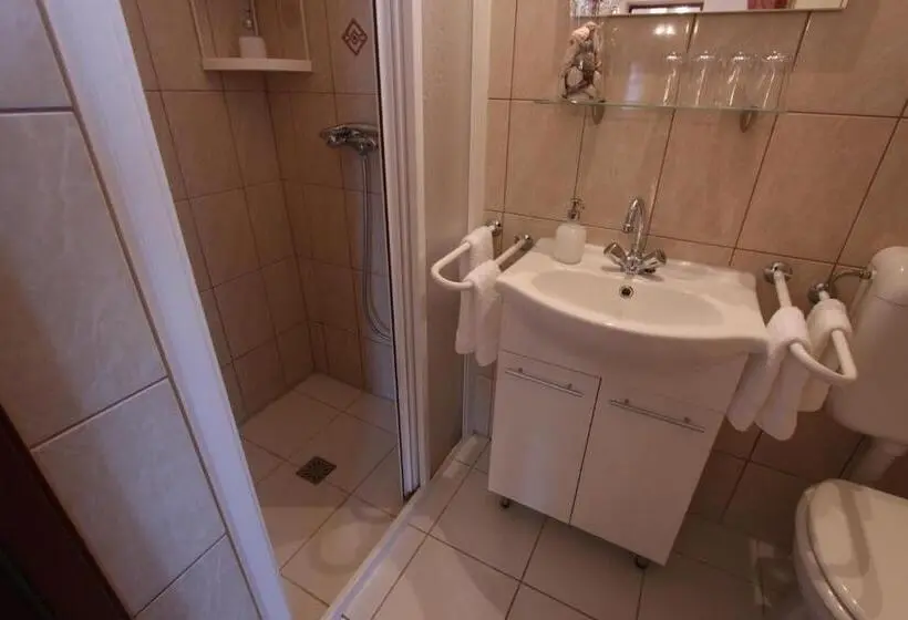 Standard Neljän Hengen Huone, Sorompó Vendégház