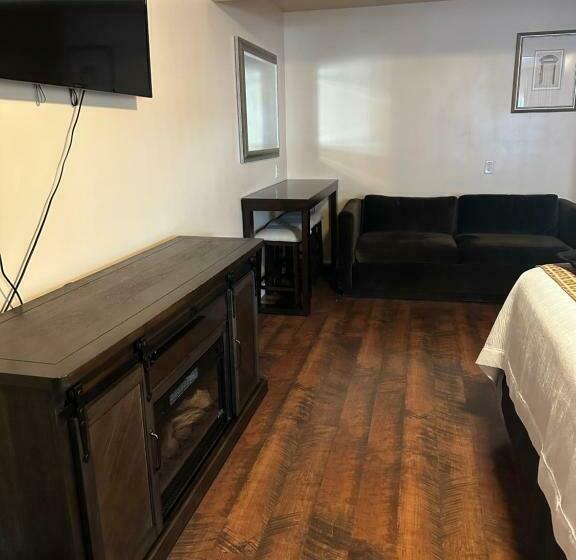 חדר דלוקס עם מיטת קינג, Abram Inn & Suites