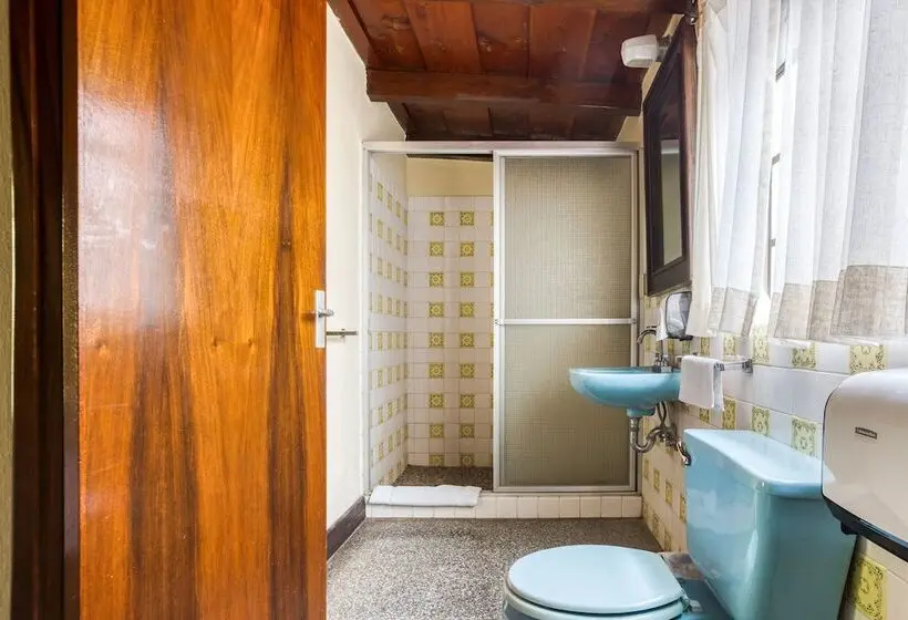 اتاق پایه با سرویس بهداشتی مشترک, Socialtel Atitlan   Formerly Selina Atitlan