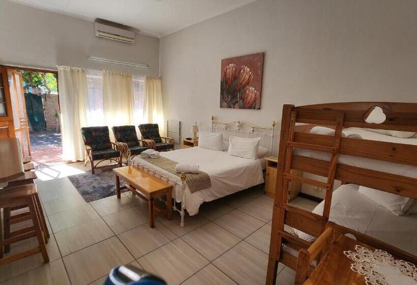 غرفة عائلية, Country Village