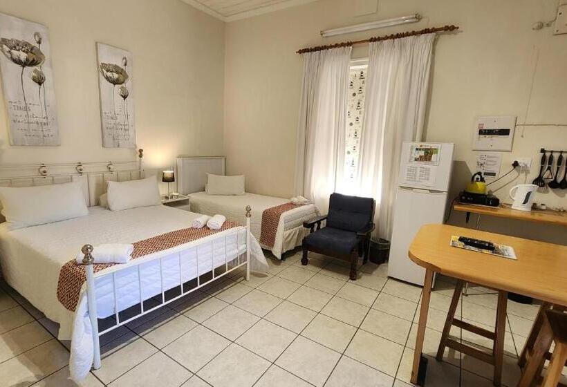 غرفة قياسية, Country Village