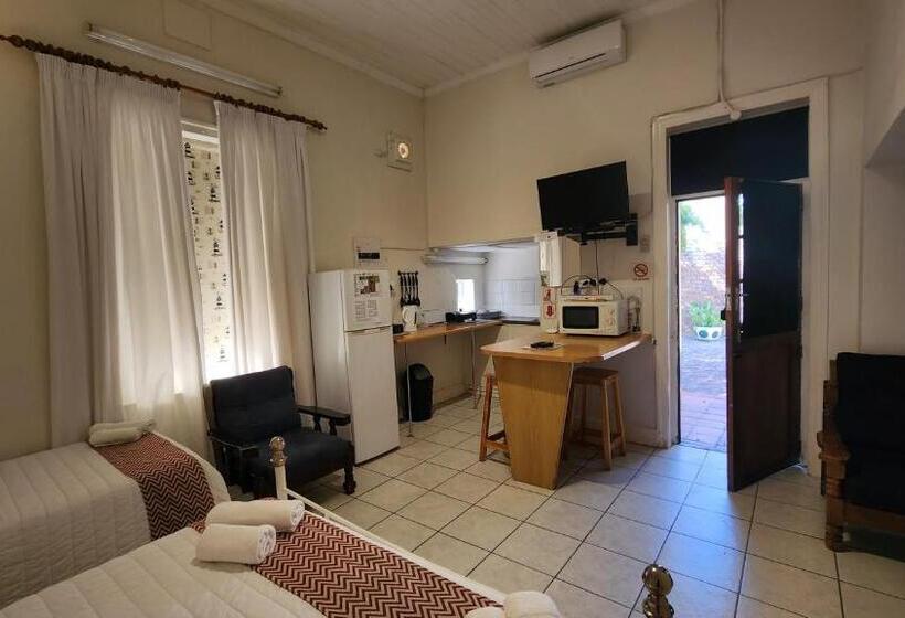 غرفة قياسية, Country Village